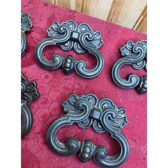 Elegant Vintage Black Cast Iron Drawer Pulls With Ornate Design - Set Of 5 - Picture 5 of 10